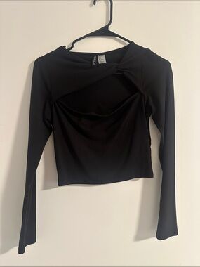 H&M Black Long-Sleeve Twist Cutout Crop Top